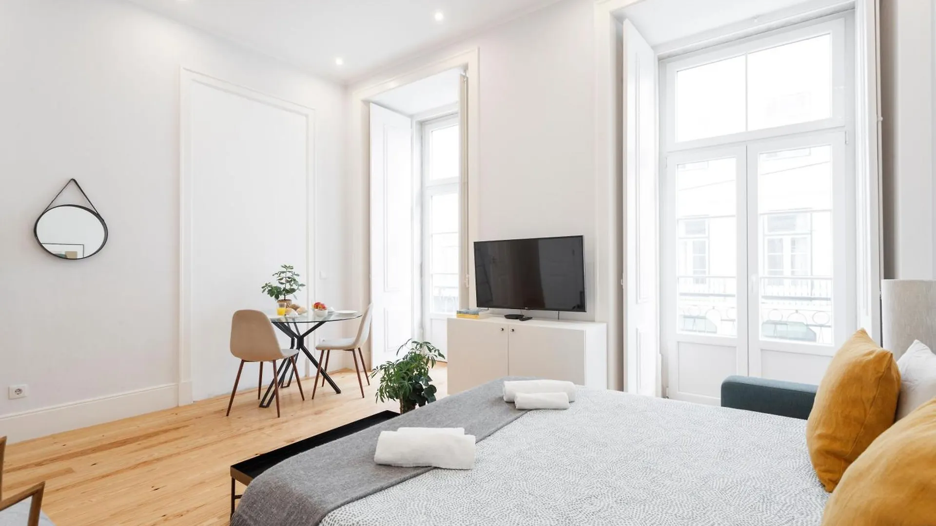 Guest house Bedrooms In Shared Apartment In Modern Accommodation In Downtown Lisbon Portugal