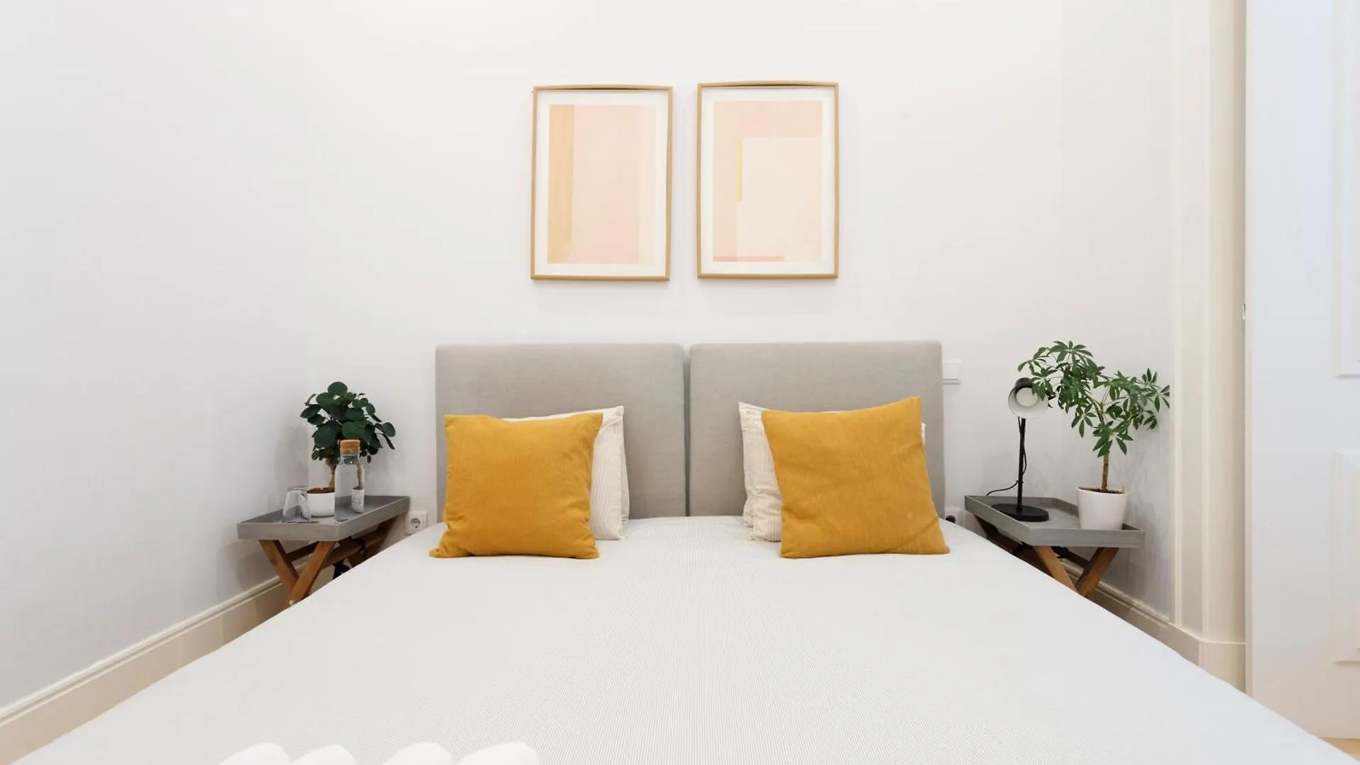Bedrooms In Shared Apartment In Modern Accommodation In Downtown Lisbon location