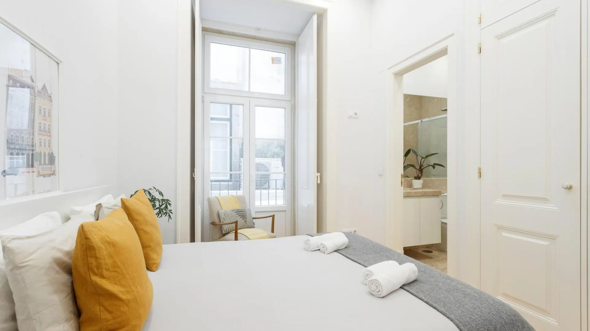 Bedrooms In Shared Apartment In Modern Accommodation In Downtown Lisbon